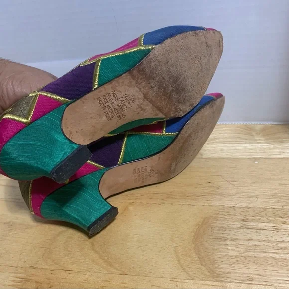 Vintage Women Tahití CAPEZIO‎ 7.5 Multicolored Fabric 2" Kitten Heel Pumps - Picture 6 of 7